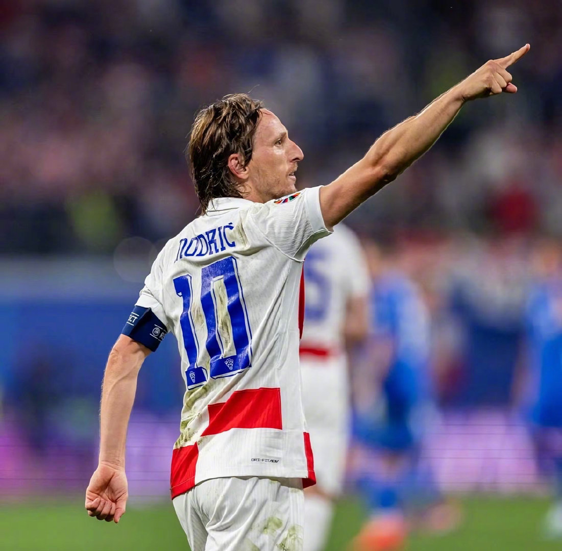 马丁内斯：C罗被罚下主要因为他太有激情；我们必须自我批评