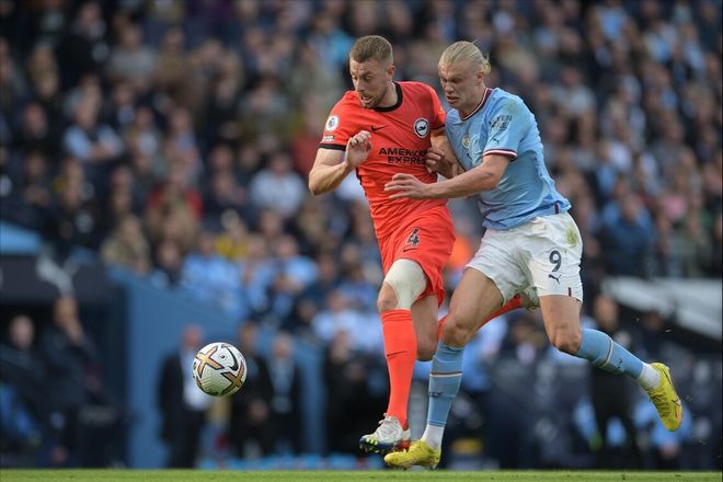 萨拉赫骂街利物浦，曼联传奇鲁尼表示，他和穆帅的处理方式更好