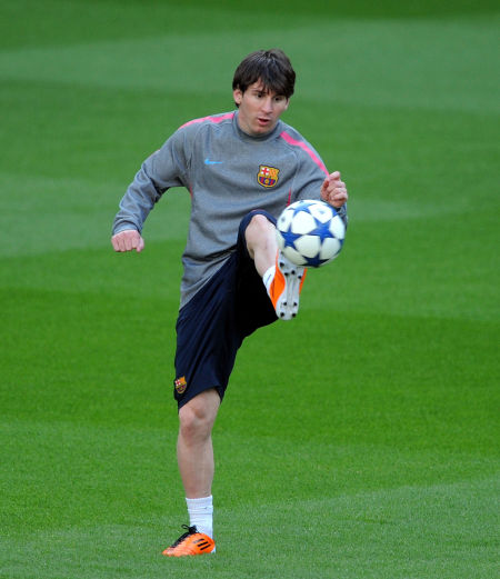 快问快答：C罗倒钩进球。