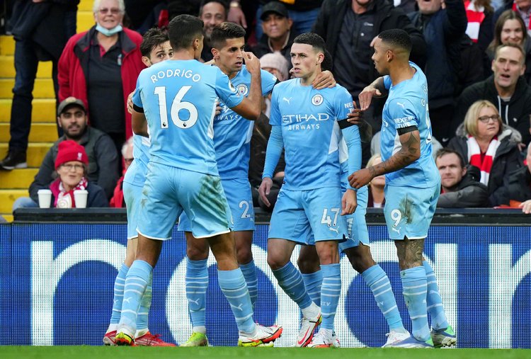 篮球湖人球员场上表现赢得媒体好评